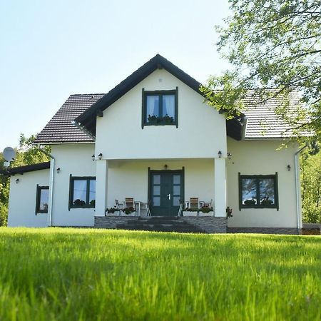 Kadarhaz Bed & Breakfast Vlahita Exterior photo
