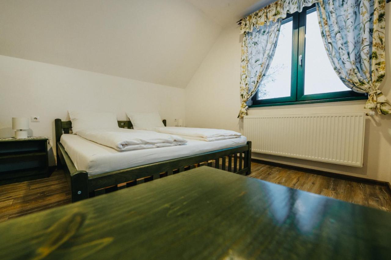 Kadarhaz Bed & Breakfast Vlahita Exterior photo