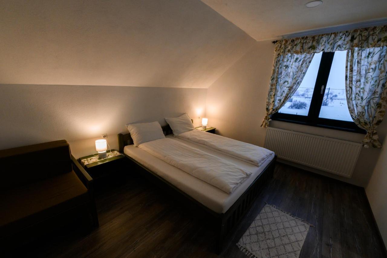 Kadarhaz Bed & Breakfast Vlahita Exterior photo